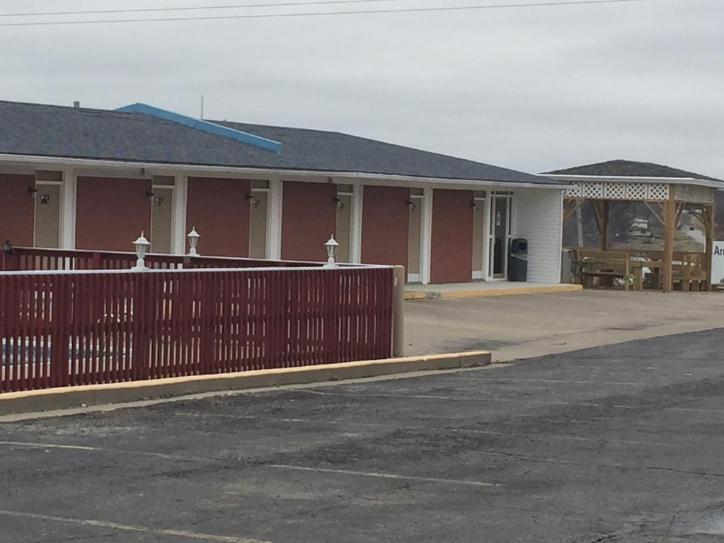 Americas Best Value Inn & Suites Macon At Sunset Dr Exterior photo