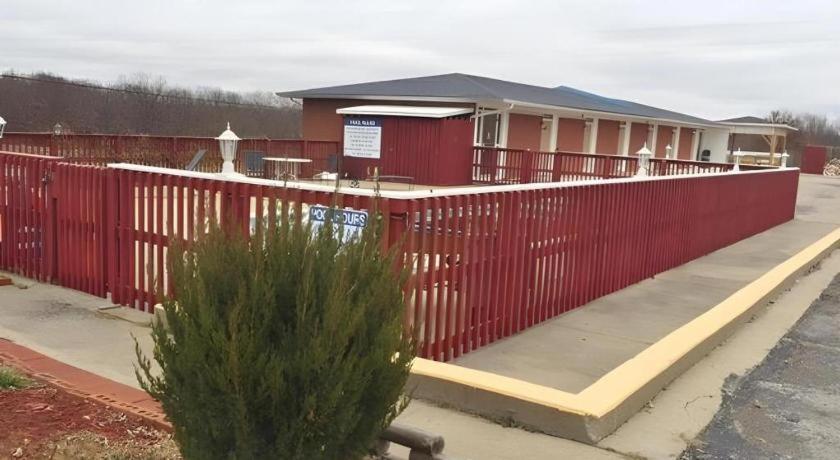 Americas Best Value Inn & Suites Macon At Sunset Dr Exterior photo