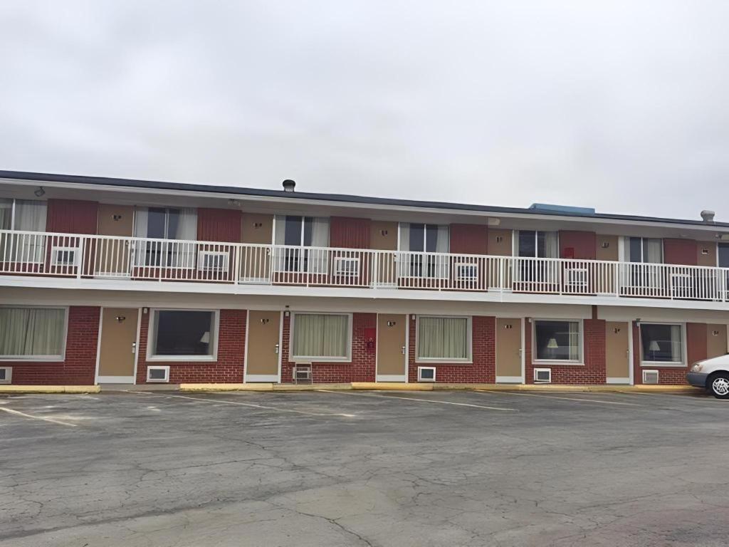 Americas Best Value Inn & Suites Macon At Sunset Dr Exterior photo